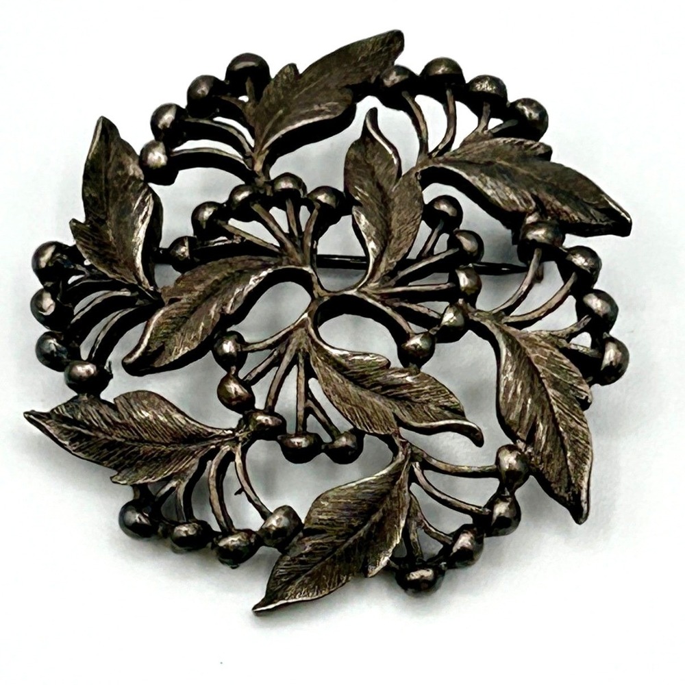 Leaf and Berry Wreath Brooch Pin Silver Tone Metal 1.5 Inch Round Pin